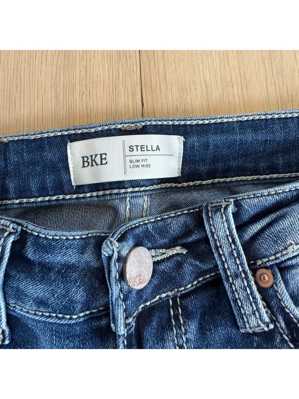 BKE Stella Slim Fit Low Rise Jeans Light Wash Size 26 - Picture 2 of 5